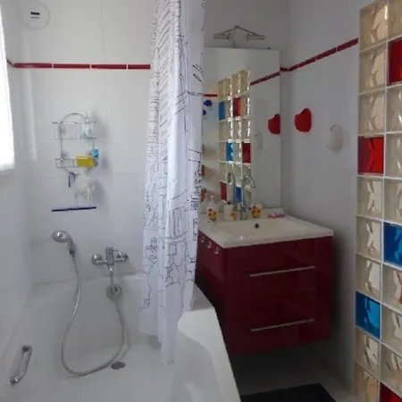 2dom28 Avec Parking Proche Appartamento *